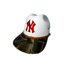 Load image into Gallery viewer, Yankees red Camo Cap