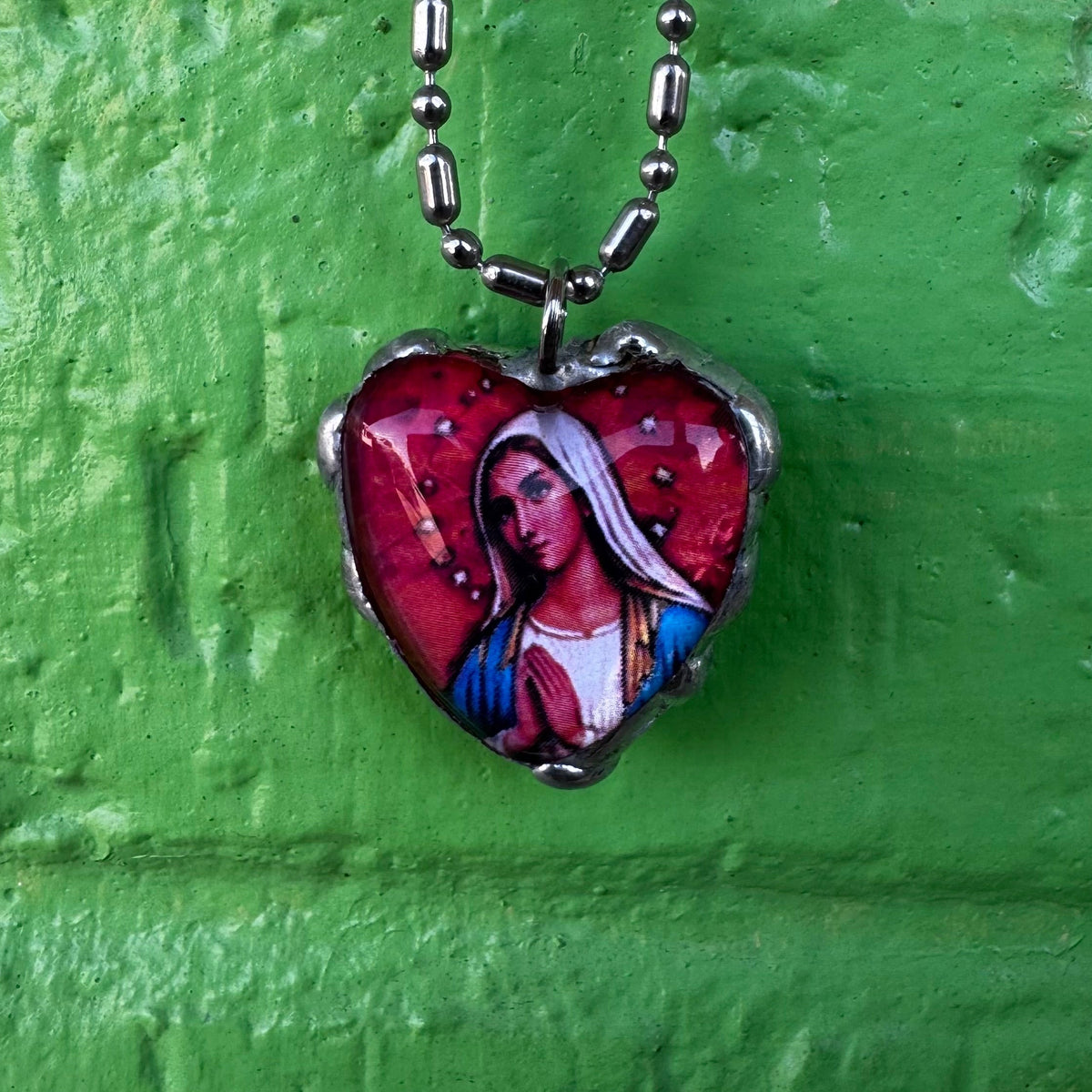 Jesus / Virgin Mary chain and heart shaped pendant