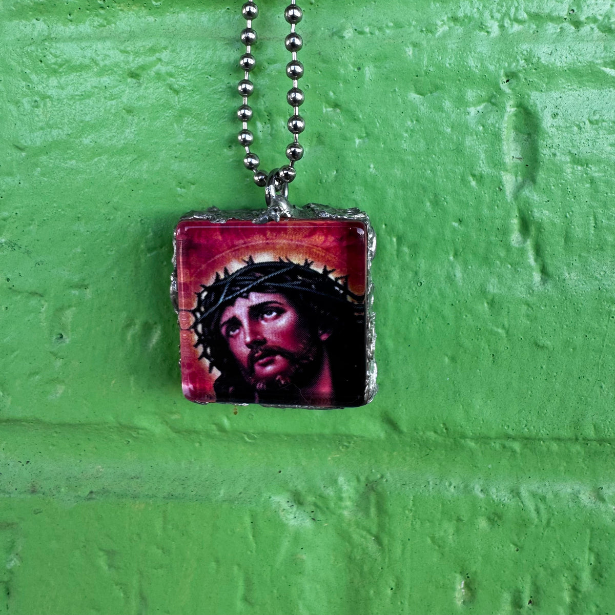 Jesus / Virgin Mary chain and pendant