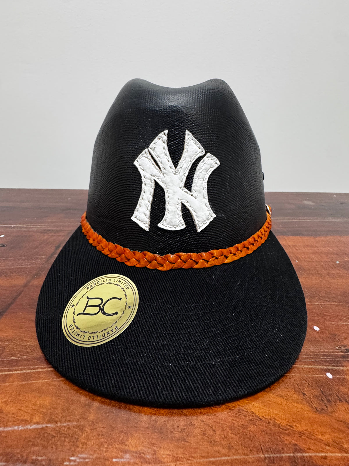 NY Yankees Bandillo Cap (black on black)