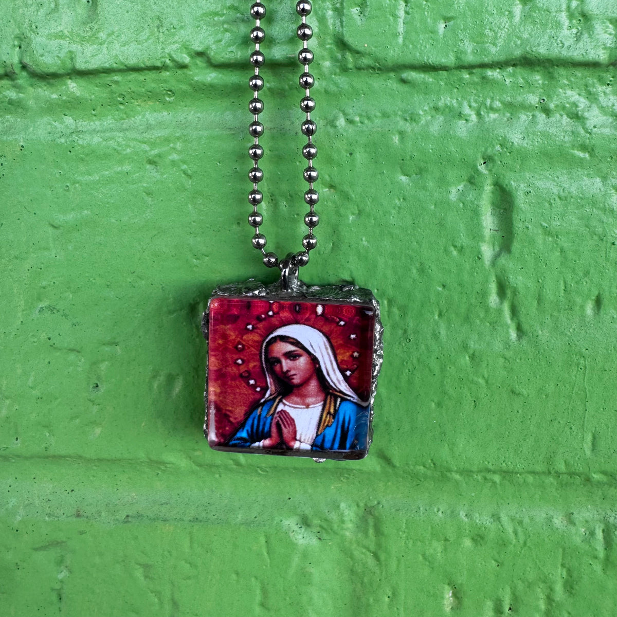 Jesus / Virgin Mary chain and pendant