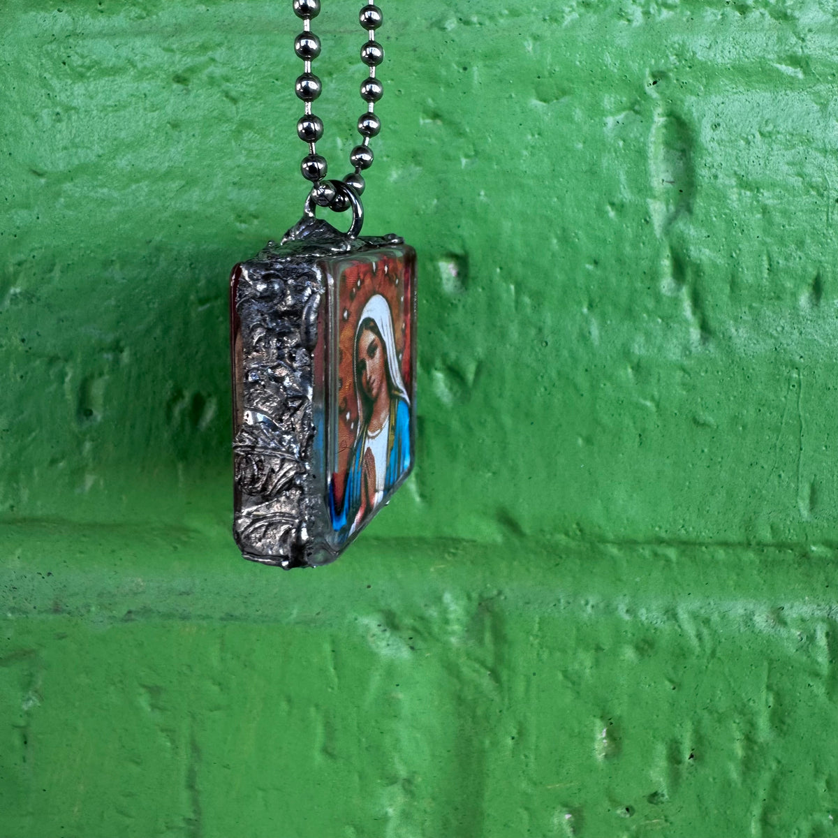 Jesus / Virgin Mary chain and pendant