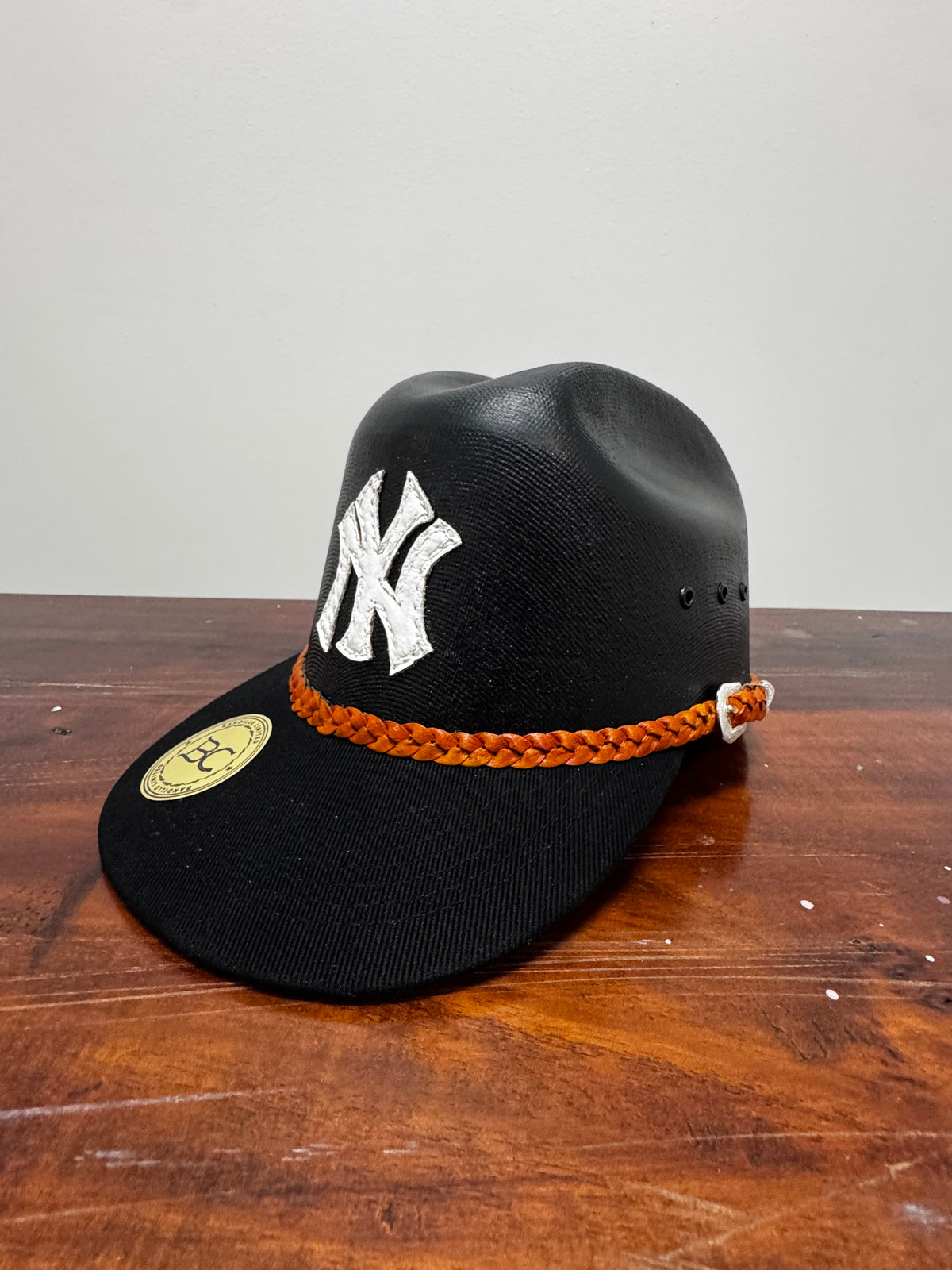 NY Yankees Bandillo Cap (black on black)